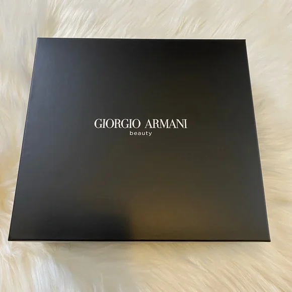 BNIB GIORGIO ARMANI Round Black Velvet Cosmetic Makeup Bag/Case - Picture 3 of 6